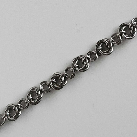 Vintage classic chainmail mobius rose mini silver bracelet - Picture 2 of 9